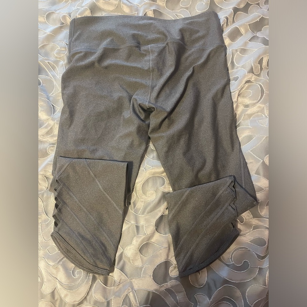 Women’s Under Armor cropped leggings size xl